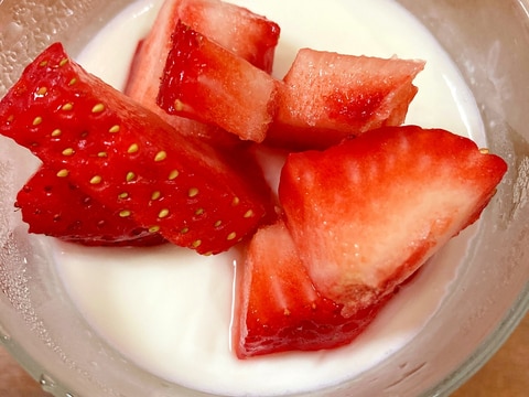 生クリーム少なめで作るパンナコッタ~いちご乗せ